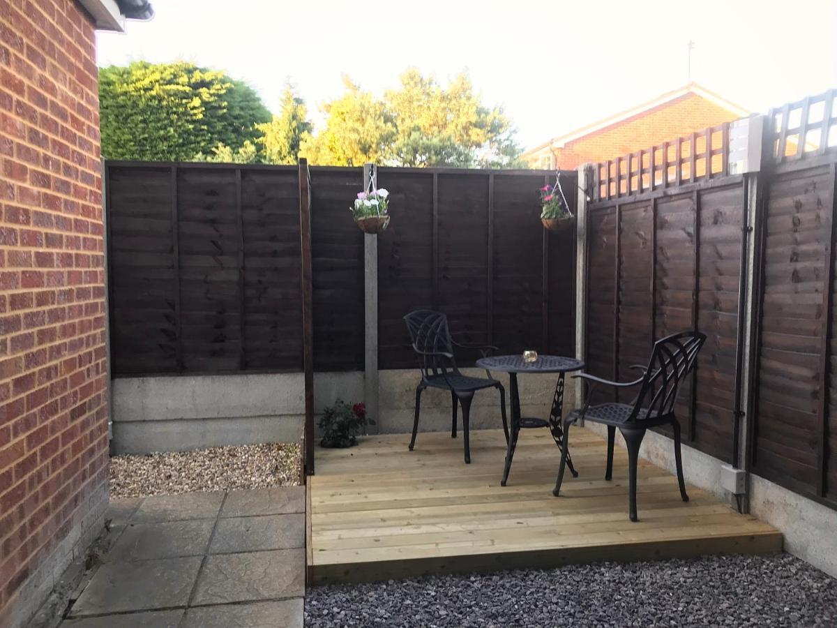 Studio-1-Staines/Heathrow/London-Own Entrance Exterior foto